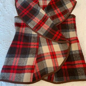 Classic tartan plaid print Wool Vest with side pockets in Red and Brown.